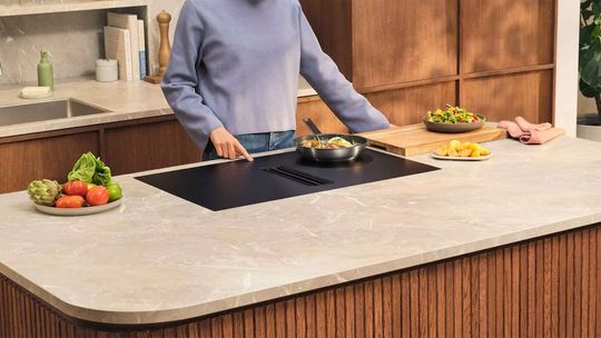 Płyta indukcyjna SaphirMatt® – matowe wykończenie, które ułatwia codzienne gotowanie