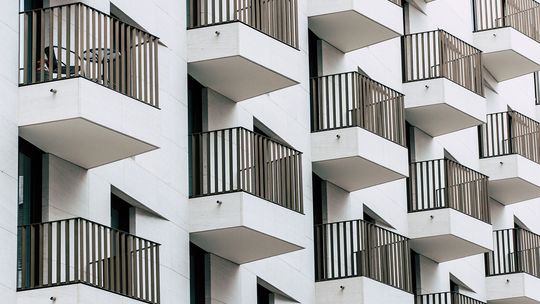 Podatek od kupna mieszkania – ile wynosi i co zawiera?