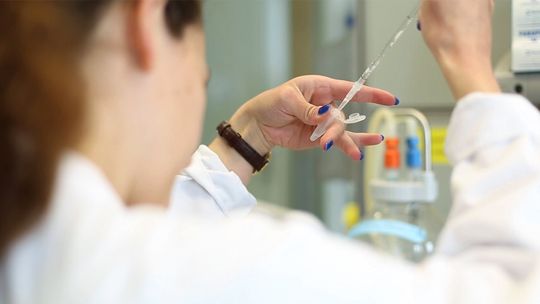 Podwyższona zawartość mikroorganizmów w wodzie. Ważne zalecenia dla mieszkańców Rokitek, Waćmierka i Śliwin.