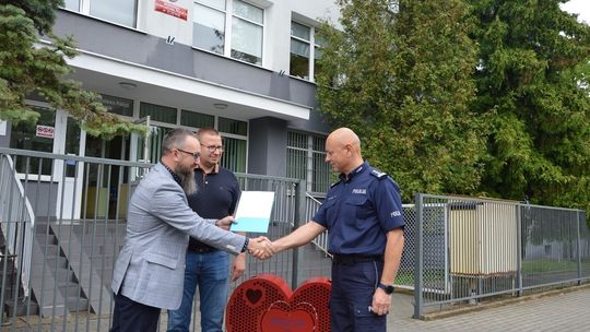 Pojemnik na nakrętki stanął przed tczewską komendą policji