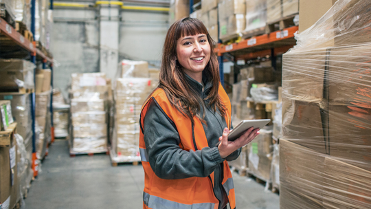 Polacy dorabiają sobie przed świętami. Łatają domowe budżety