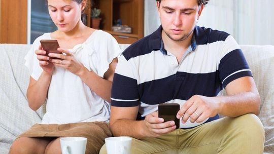 Polacy po pracy nadal są online. To już ich codzienność
