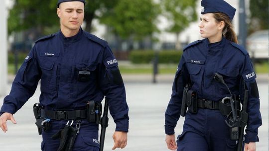 Policja szybko łata kadrowe dziury. Argumentem są pieniądze