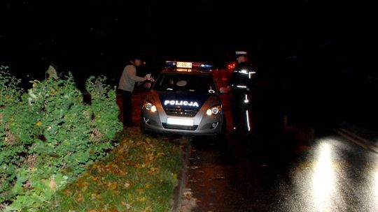 Policjanci apelują o noszenie odblasków. One mogą uratować życie