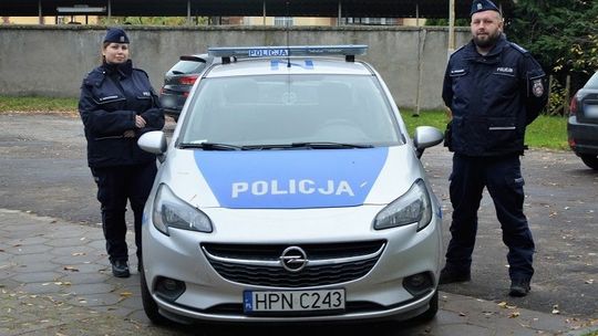 Policjanci uratowali małe dzieci i ich matkę z mieszkania, w którym zapalił się komin