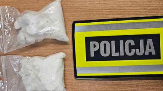 Policjanci zatrzymali mężczyzn za narkotyki i łamanie sądowych zakazów