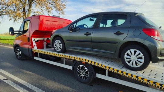 Policyjne parkingi powoli się zapełniają. Jest nawet mercedes za 200 tysięcy złotych