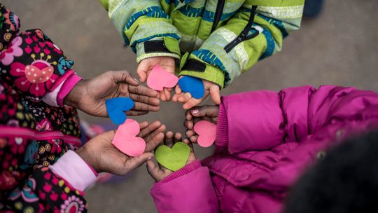 Pomoc psychologiczna dla dzieci – jak wspierać najmłodszych w trudnych chwilach
