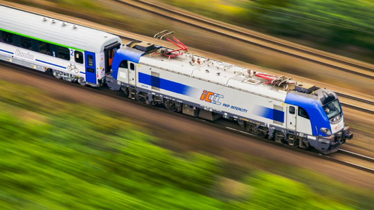 Poseł chce ciszy w pociągach. Przeszkadzają mu bajki dla dzieci