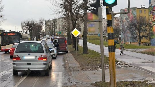 Potrącenie pieszej na ulicy Wojska Polskiego w Tczewie. Policjanci apelują o ostrożność!