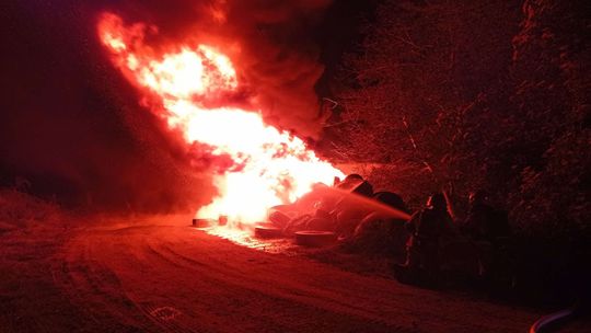 Pożar 200 opon. Akcja gaśnicza na ul. Przemysłowej