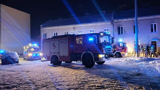 Pożar budynku na ulicy Piaskowej. Są osoby poszkodowane