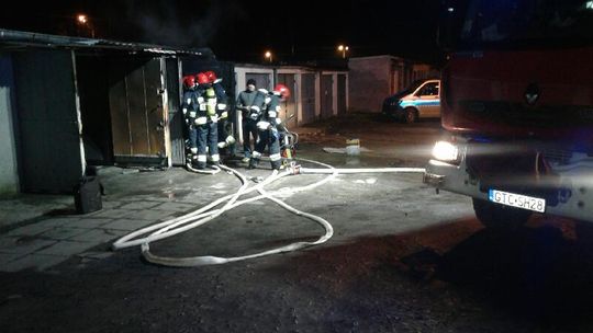 Pożar garażu na ul. Jagiellońskiej. Jedna osoba poszkodowana