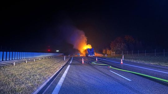 Pożar na A1. Utrudnienia w ruchu między Swarożynem i Stanisławiem