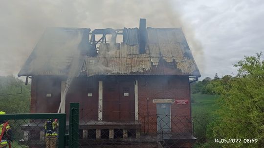 Pożar zabytkowej przepompowni w Rybakach. Najważniejsze pomieszczenie ocalało