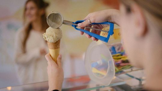 Praca w wakacje. Jak i za ile zrobić badania do gastronomii?