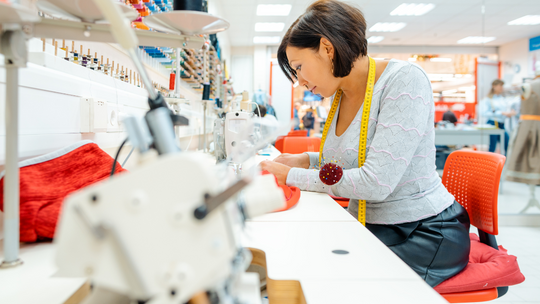 Pracujący za najniższą krajową nie będą zadowoleni. Sprawdź, o ile wzrośnie