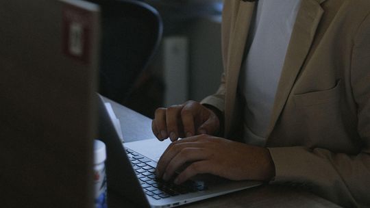 Precyzyjne kontrole ZUS: Mniej inspekcji, wyższa skuteczność i ponad 373 mln zł wykrytych nieprawidłowości