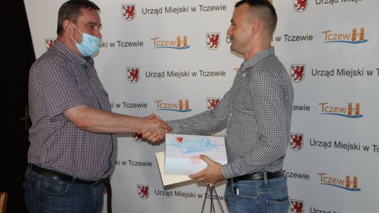 Prezydent Tczewa uhonorował mieszkańca, który przerwał jazdę nietrzeźwemu kierowcy