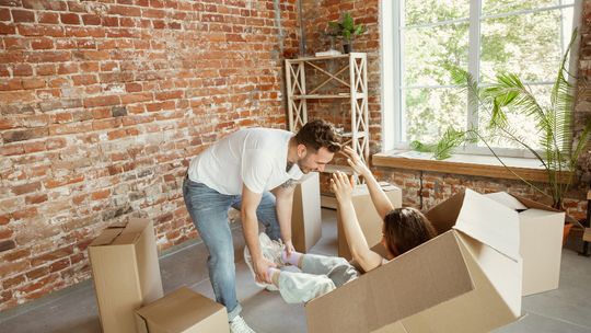 Przeprowadzka do innego miasta – jak znaleźć numery do specjalistów od remontów i innych prac domowych?