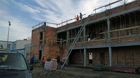 Remont Sportowej Szkoły Podstawowej nr 2 zakończy się już w sierpniu