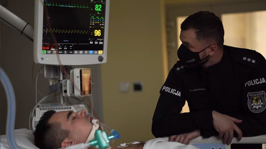 Rób jak uważasz, ale pamiętaj „Młodość nie zwalnia z myślenia". Nowy spot pomorskiej policji