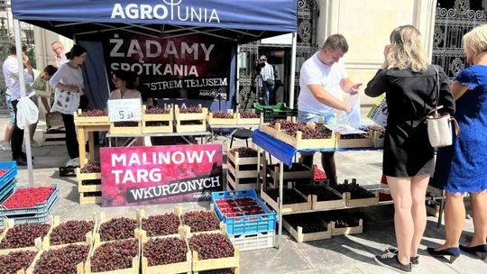 Rolnik do Kaczyńskiego: "Oszukaliście swoich wyborców". PiS popłynie na owocach?