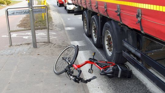 Rowerzystka w Starogardzie Gdańskim wpadła pod TIR-a