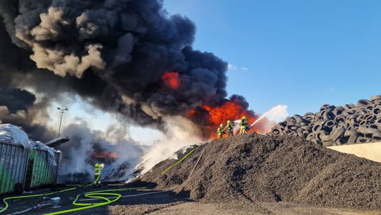 Rożental: Pożar w zakładzie przetwórstwa opon [AKTUALIZACJA]