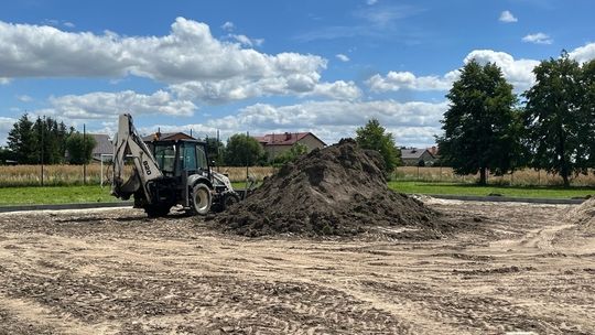 Ruszyła budowa boiska sportowego w Miłobądzu
