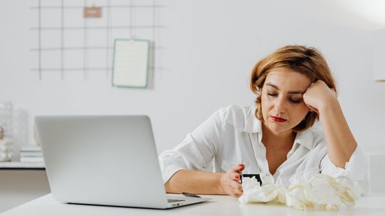 Są chorzy i idą do pracy. Bo pracodawca nie lubi zwolnień lekarskich