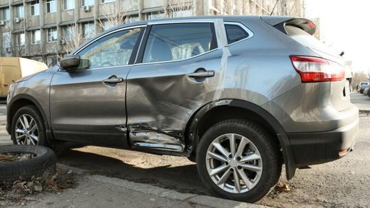 Samochód nie odpala, jest po wypadku - co z nim zrobić i jak sprzedać?