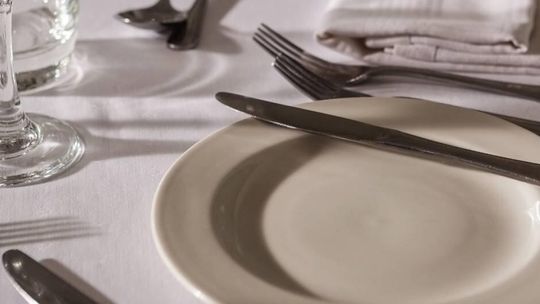 Serwis obiadowy – elegancja, która podkreśla smak posiłku