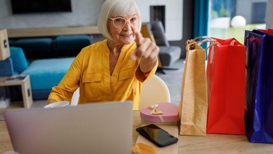 Silversi pewniejsi w sieci. Rzadziej podejmują ryzykowne decyzje