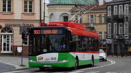 Skandal. Kierowca komunikacji miejskiej załatwił się w pojeździe