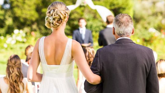 Ślub w plenerze. Ile trzeba zapłacić za taką uroczystość?