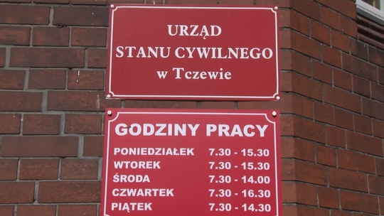 Śluby bez gości i toastów, rejestracja urodzeń prowadzona elektronicznie - jakie sprawy można teraz załatwić w Urzędzie Stanu Cywilnego w Tczewie?