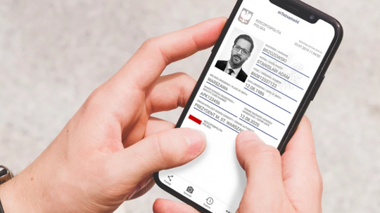Smartfon zamiast dokumentów. Z mObywatelem do Unii Europejskiej