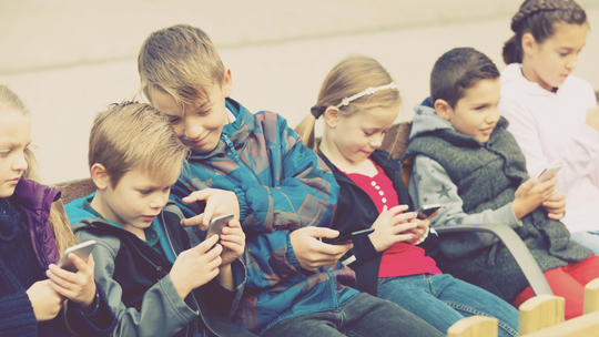 Smartfony w szkołach. Po wakacjach wszystko będzie jasne