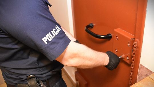 Starogard Gdański: Jeden kierowca, prawie 3 promile, trzy zakazy sądowe i kolizja