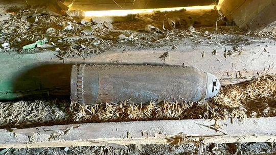 Starogard Gdański: Pocisk artyleryjski znaleziony na strychu budynku