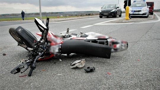 Swarożyn: Kierowca ciężarówki wymusił pierwszeństwo. Motorowerzysta trafił do szpitala 