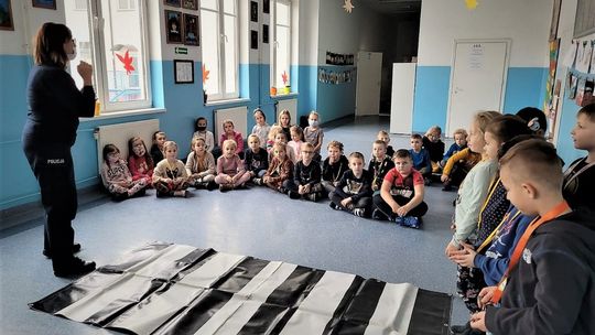 "Świeć przykładem"! Edukacyjne spotkania najmłodszych mieszkańców naszego miasta z policjantami 
