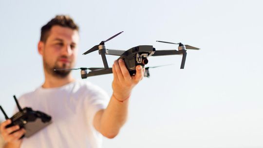 Tani dron - czy warto kupować?