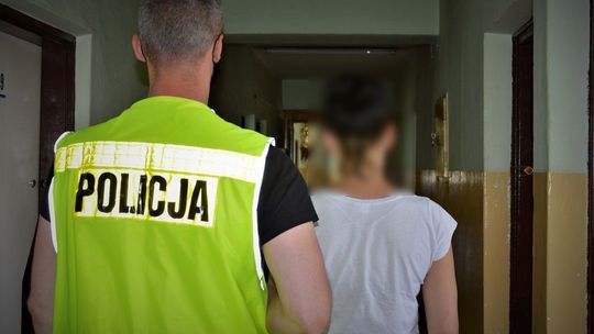 Tczew: 23-latka i 22-latek usłyszeli zarzuty kradzieży. Mężczyzna odpowie też za uszkodzenie ciała