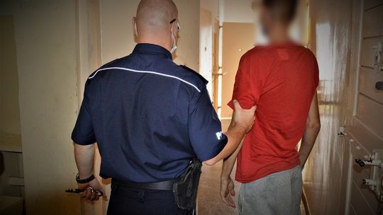 Tczew: 30-latek w recydywie okradał sklepy