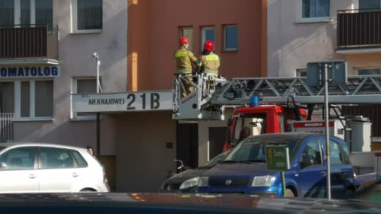 Tczew: Dziecko z gorączką nie otwierało matce drzwi. Musiała interweniować straż pożarna