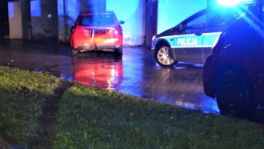 Tczew: Pijany 22-latek spowodował wypadek i kolizje. Miał zakaz prowadzenia pojazdów