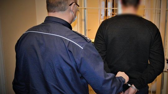 Tczew: Policjanci zatrzymali nietrzeźwego kierowcę prowadzącego skradziony pojazd