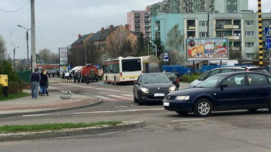 Tczew: Poważny wypadek przy alei Kociewskiej. Samochód dostawczy wjechał w autobus [AKTUALIZACJA]